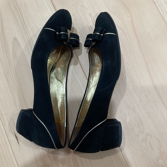 Salvatore Ferragamo Vara Bow pumps size 7.5 - Picture 6 of 7